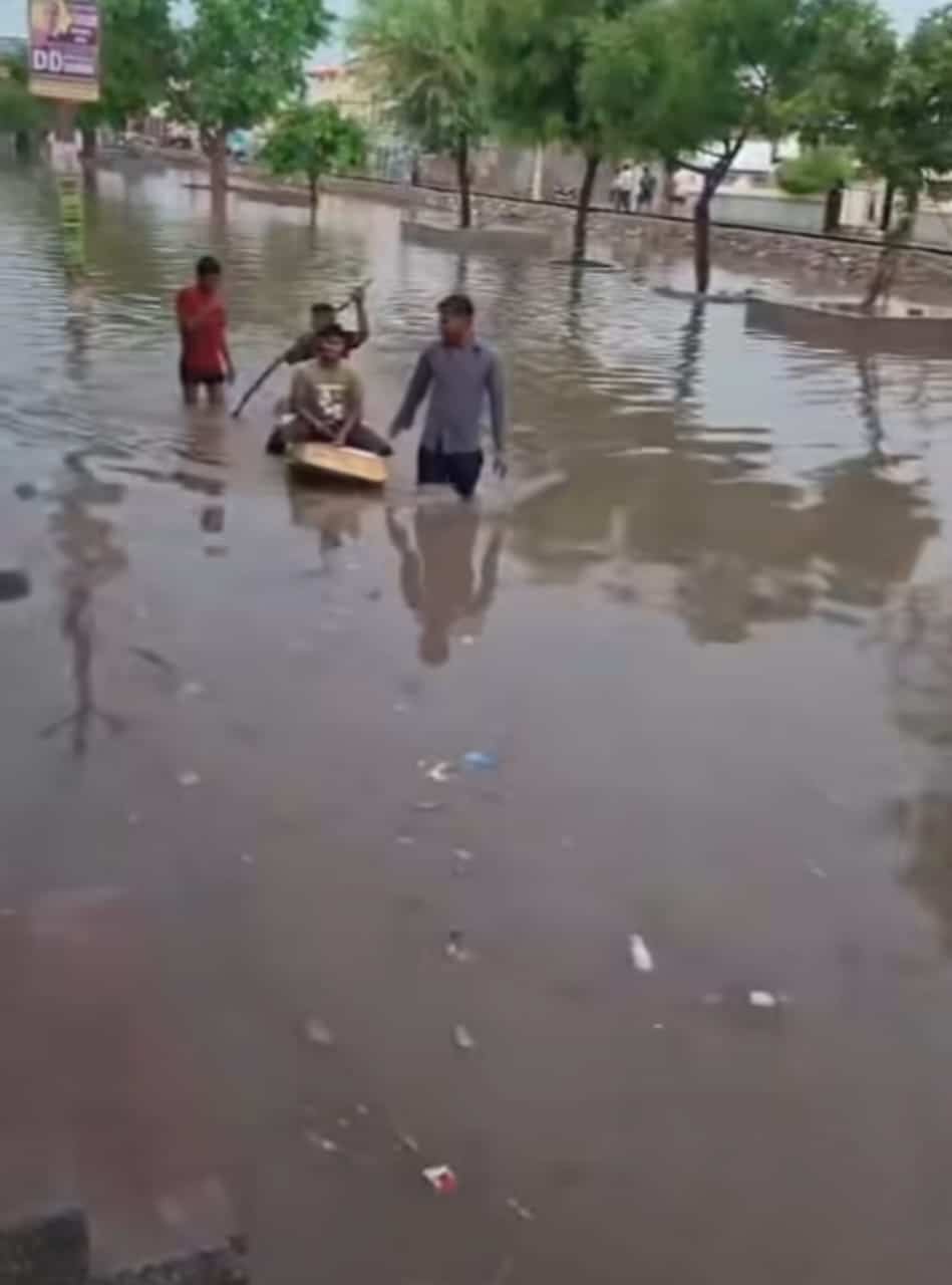 बीकानेर में भारी बारिश का कहर: कॉलोनियों में जलभराव, प्रशासन की नाकामी उजागर
