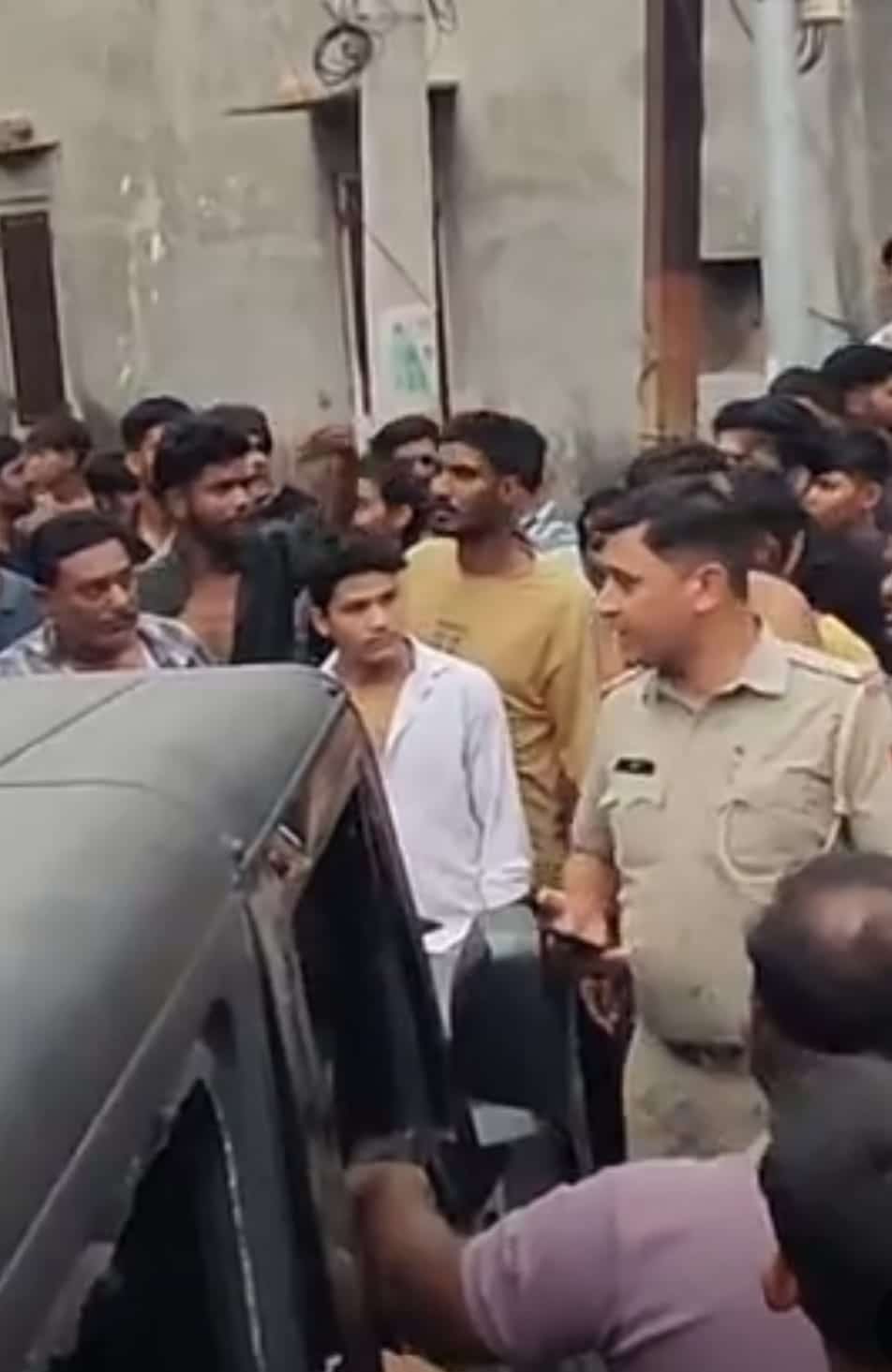 नोखा में नाकाबंदी तोड़कर SUV फरार, बदमाशों के भागने पर पुलिस ने की फायरिंग, 1 हिरासत में