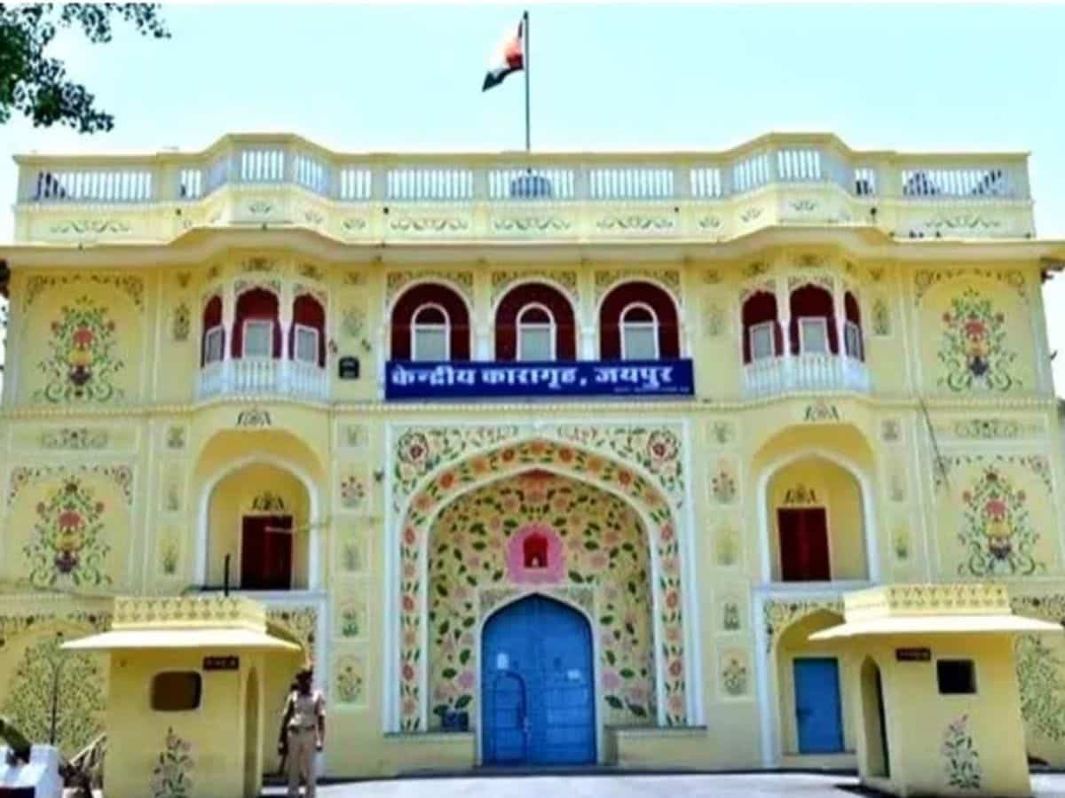 जयपुर सेंट्रल जेल से दो कैदी फरार, 25 फीट दीवार फांदकर भागे, सुरक्षा व्यवस्था पर सवाल