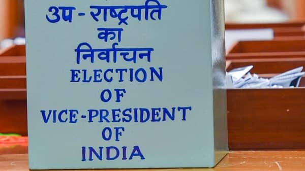 उपराष्ट्रपति चुनाव 2025: 9 सितंबर को होगी वोटिंग, एनडीए और इंडिया गठबंधन में कड़ा मुकाबला