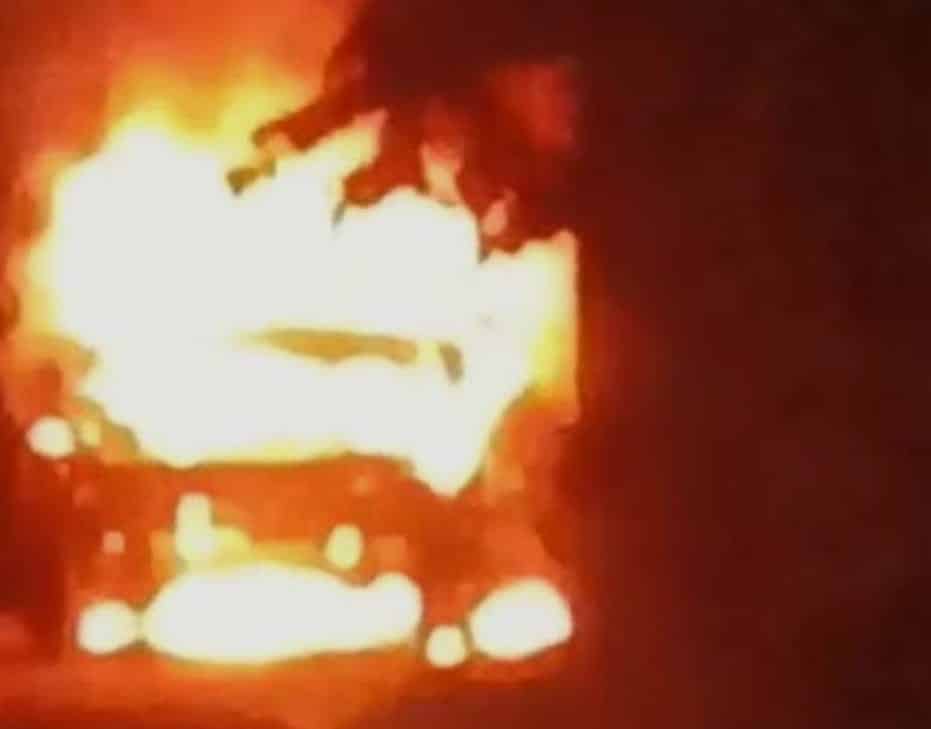 बीकानेर में पिकअप दुर्घटना: आग का गोला बनी गाड़ी, ड्राइवर ने कूदकर बचाई जान