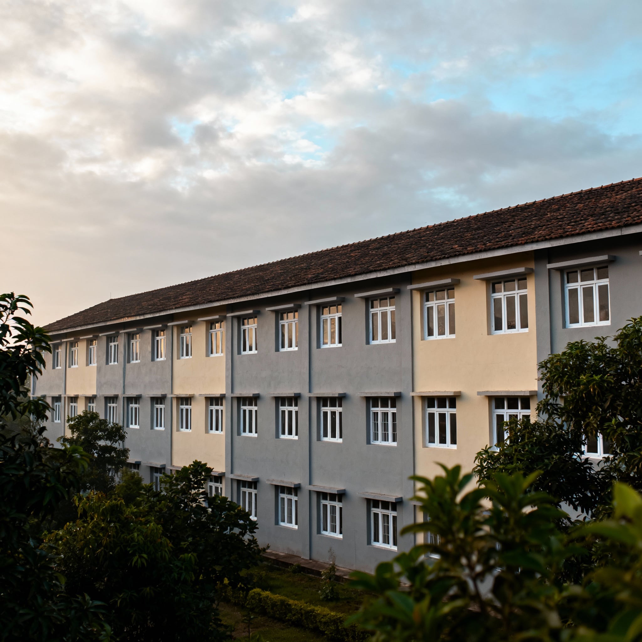 भरतपुर मेडिकल कॉलेज में MBBS छात्र की हॉस्टल में फांसी: परीक्षा का दबाव बना काल, तीसरे साल के अविरल सैनी ने दी जान