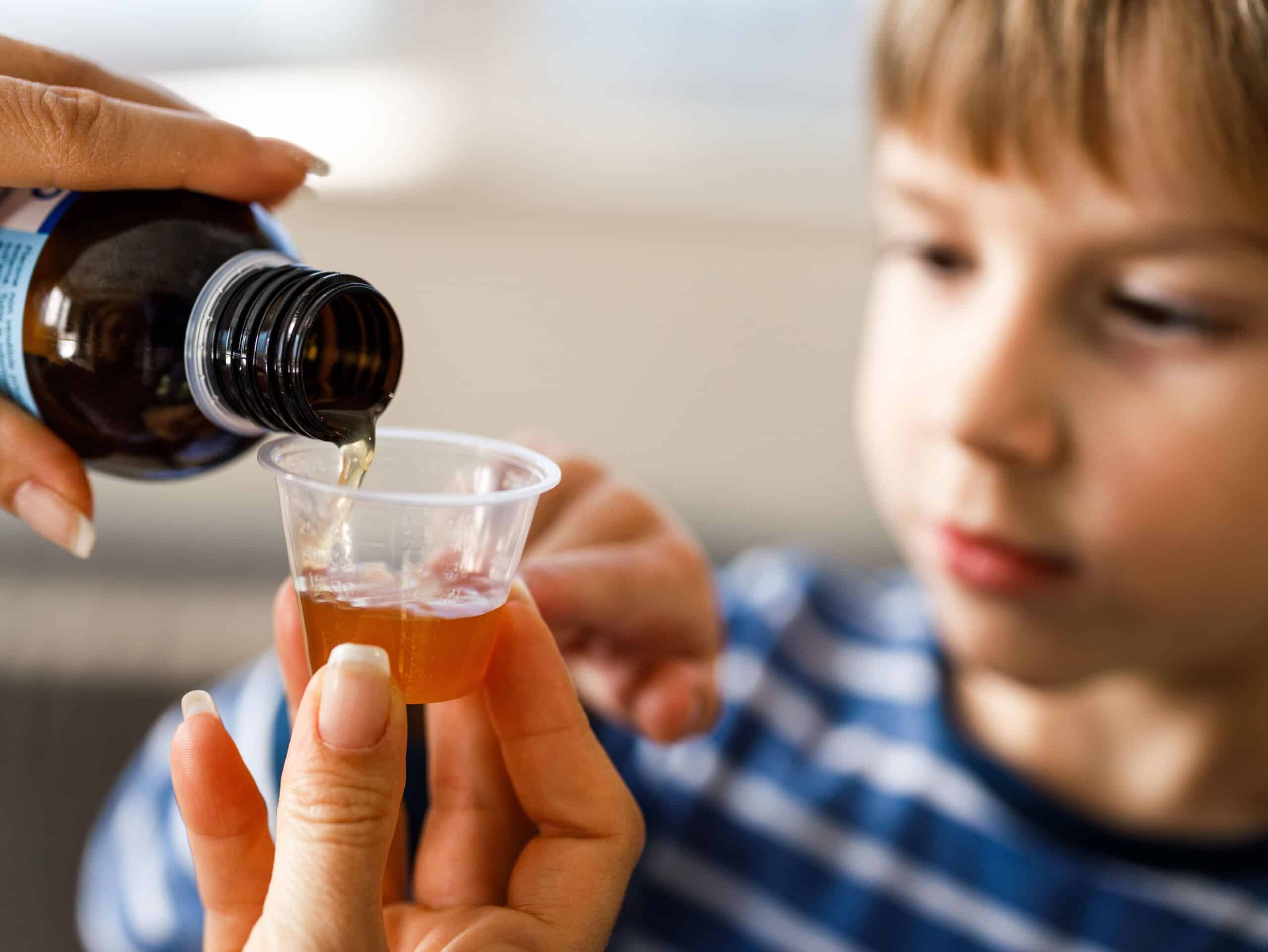 भरतपुर में कफ सिरप संकट: 6 और बच्चे बीमार, केंद्र की चेतावनी, स्वास्थ्य मंत्री ने झाड़ा पल्ला